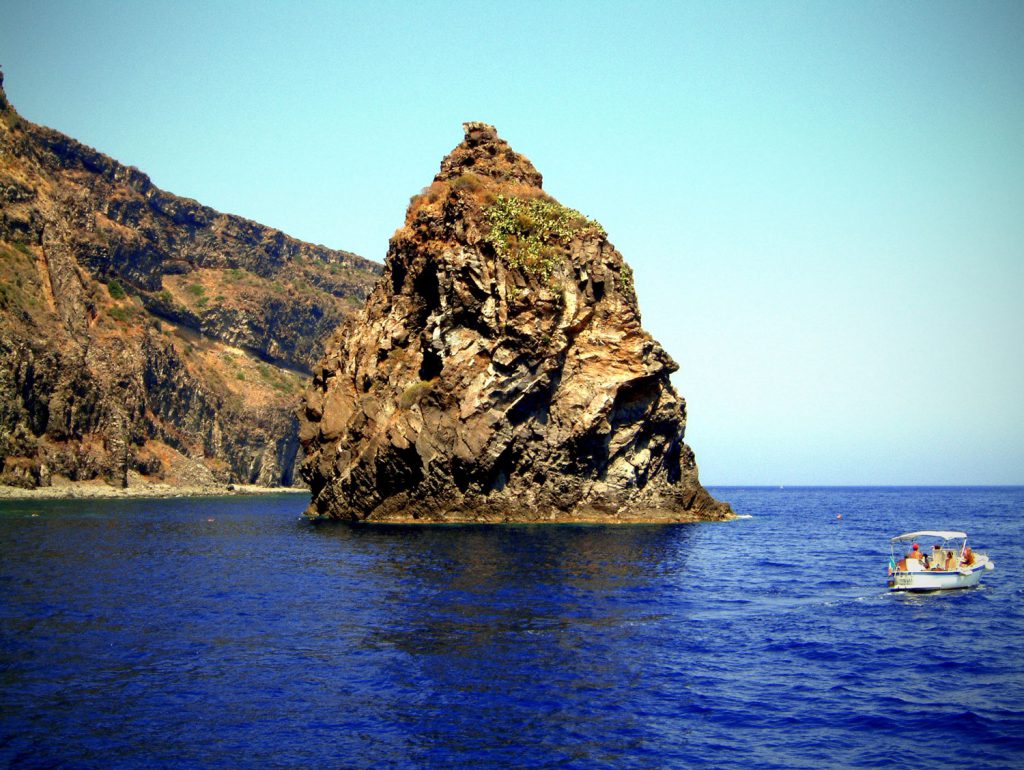 Dietro Isola